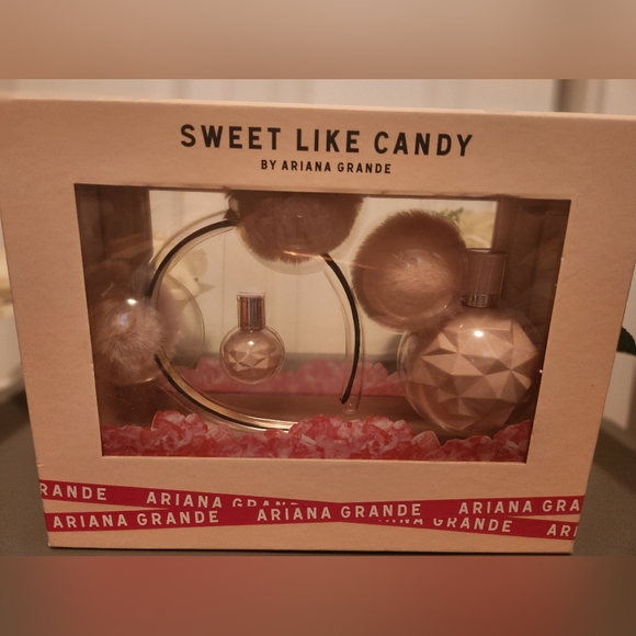 Sweet Like Candy by Ariana Grande EDP Gift Set with Pom Pom Headband; Never Used - Picture 16 of 16
